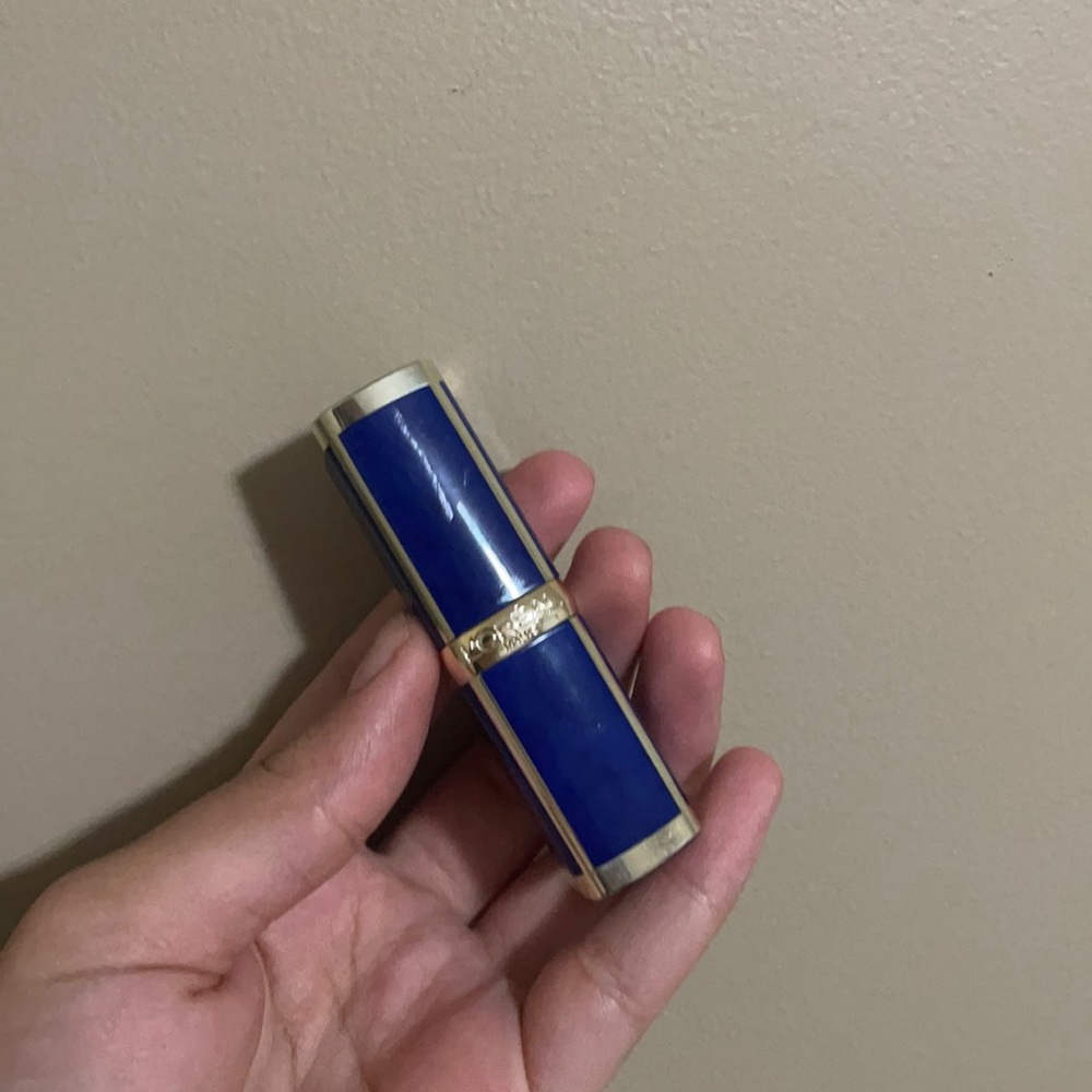 L’Oréal Purple Lipstick